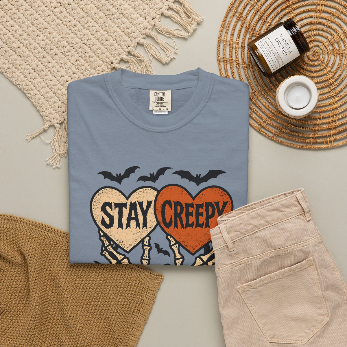 Stay Creepy skeleton hands heart T-Shirt | Halloween bats spooky design