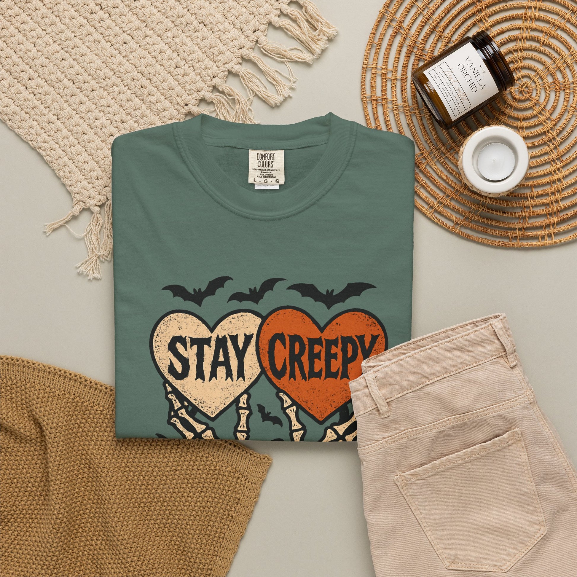 Stay Creepy skeleton hands heart T-Shirt | Halloween bats spooky design